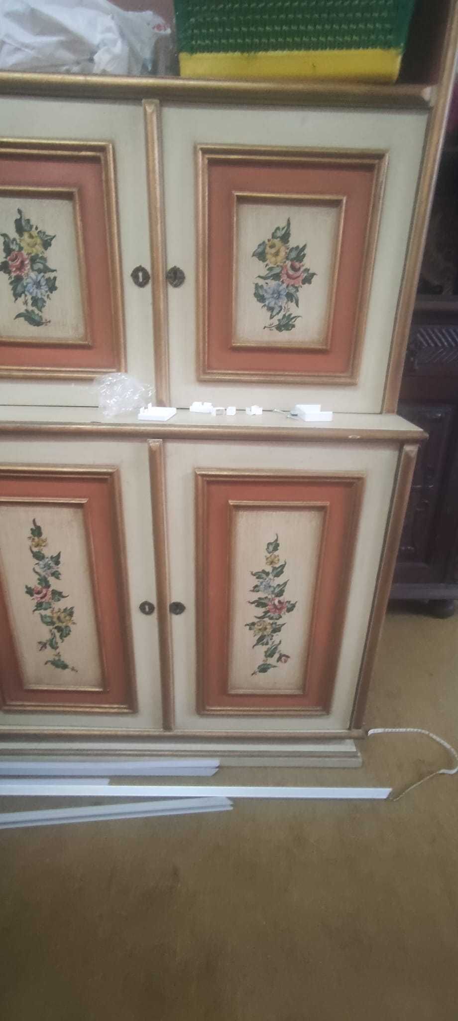 Móvel de sala vintage com pinturas manuais