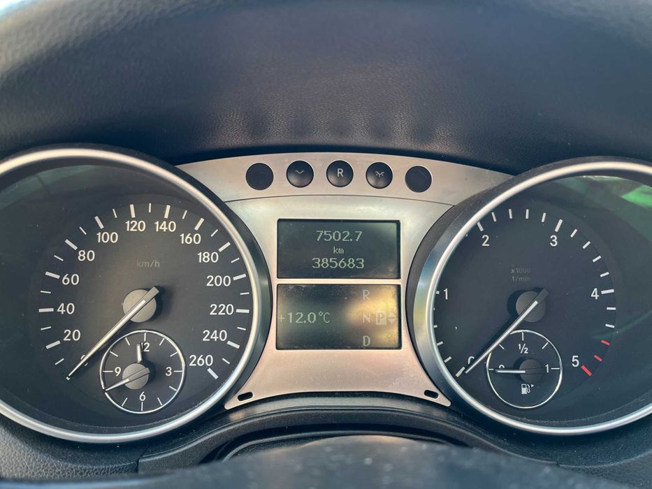 Mercedes-Benz ML 320. 2006 року