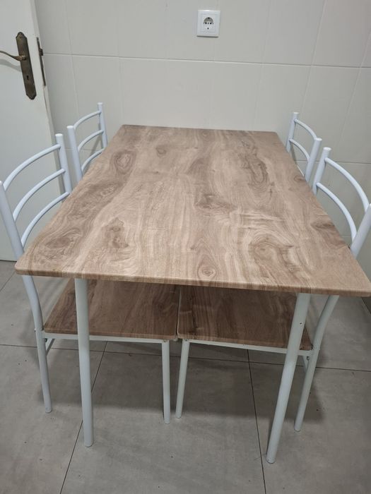 Conj. Cozinha - Mesa +4 cadeiras