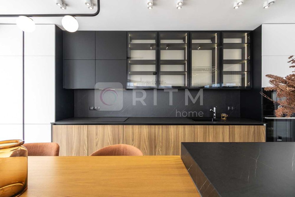 Пропонується простора, 2к +кухня студія з сучасним ремонтом