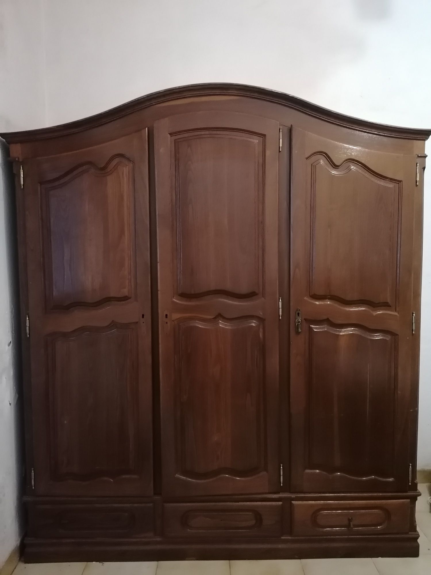 Mobilia completa de quarto em madeira