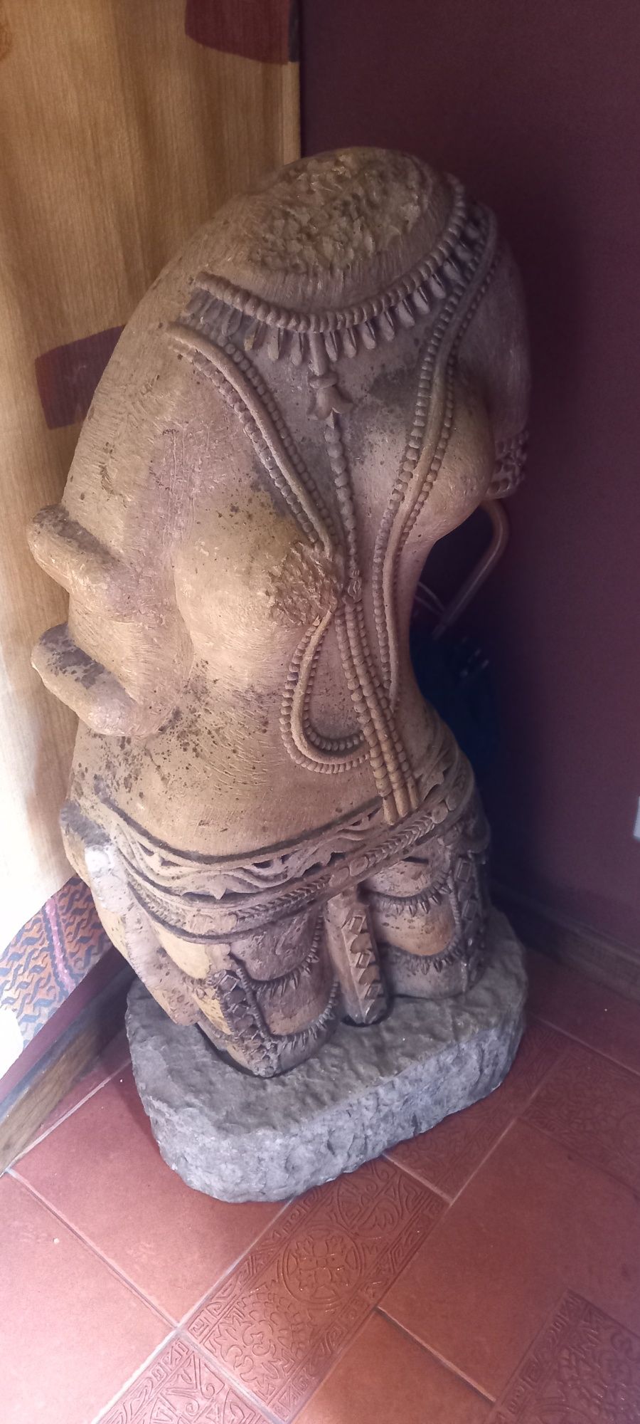 Estatueta escultura em pedra rosa