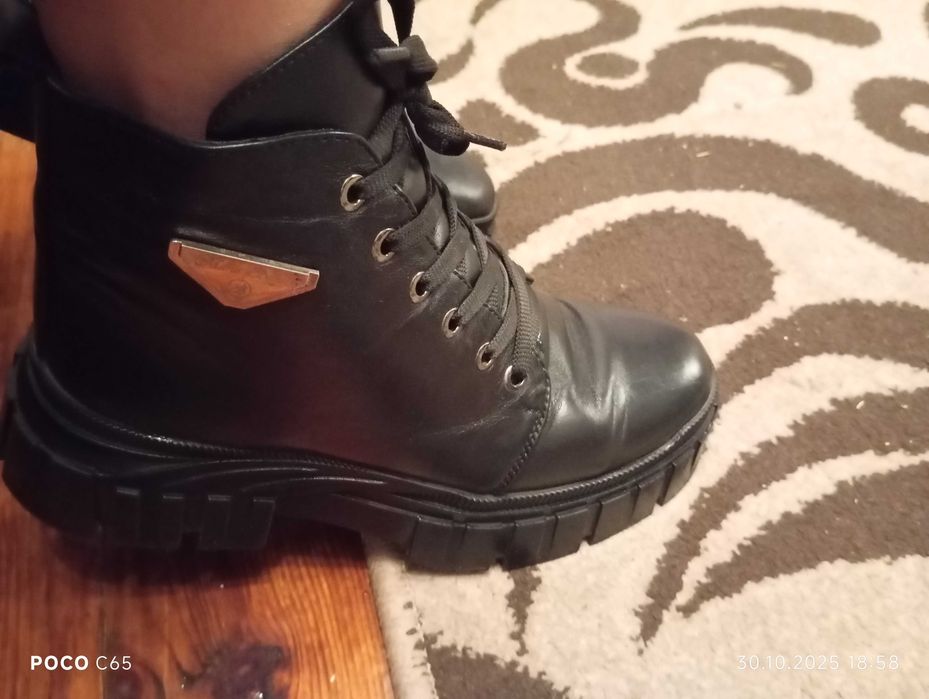 Ботинки жіночі осінні