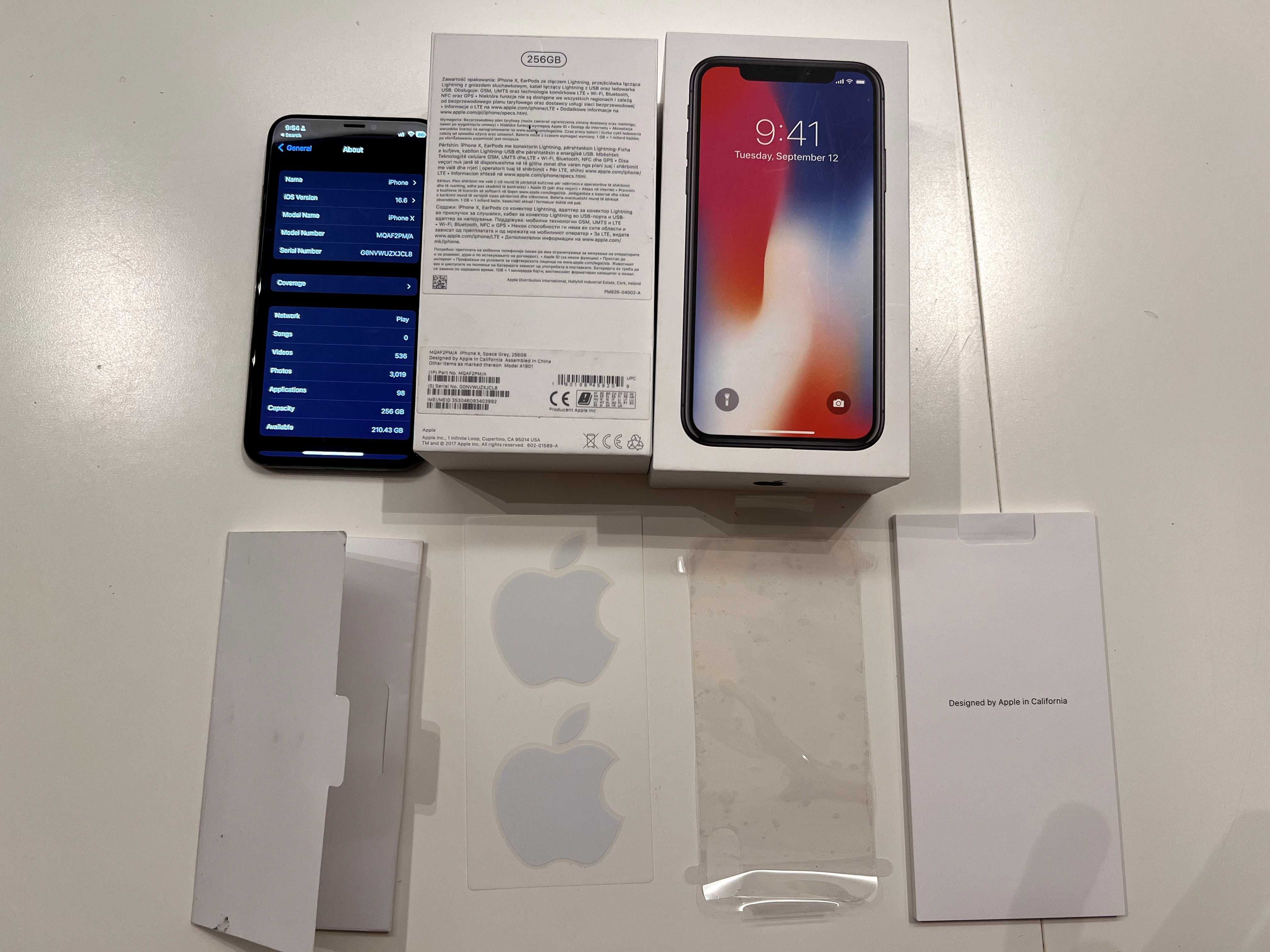 Iphone X 256gb z pudełkiem i dwoma oryginalnymi etui