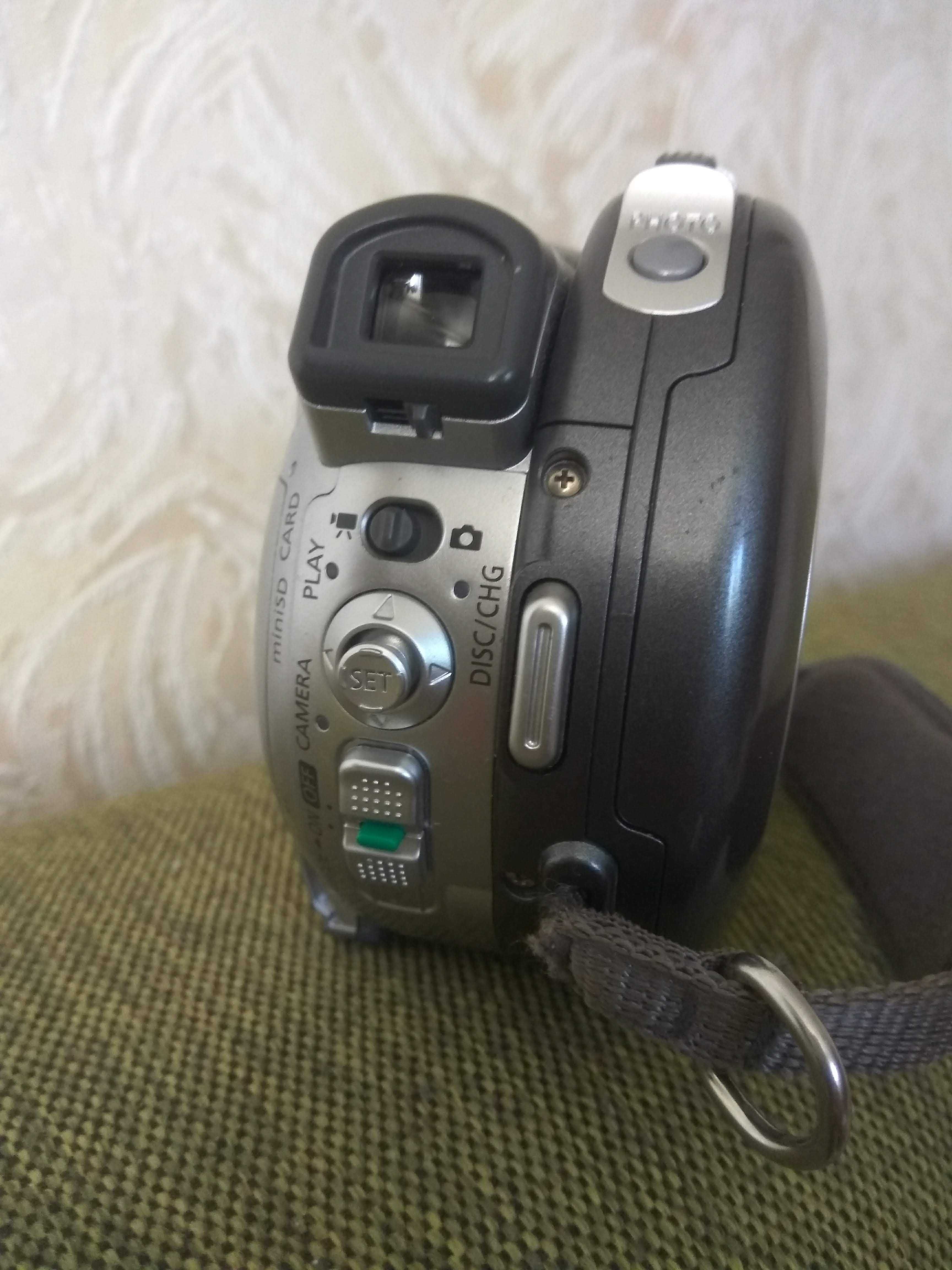 Відеокамера Canon 35X zoom1000 DC220 у комплекті.