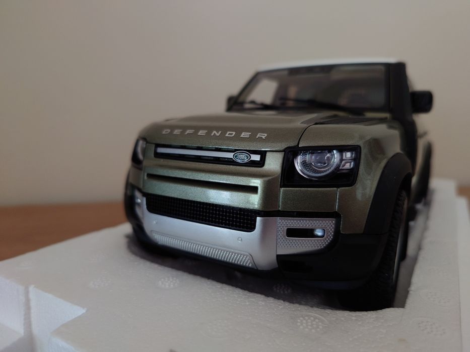 Model Land Rover 1:18 Almost Real