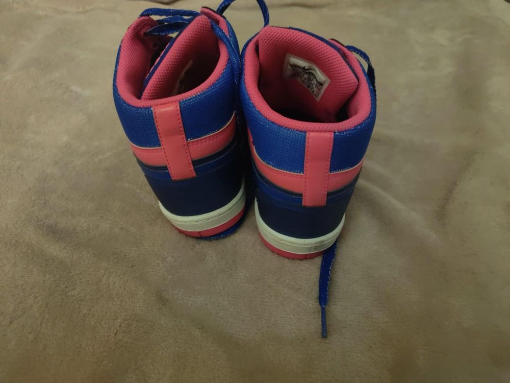 Buty sportowe na koturnie