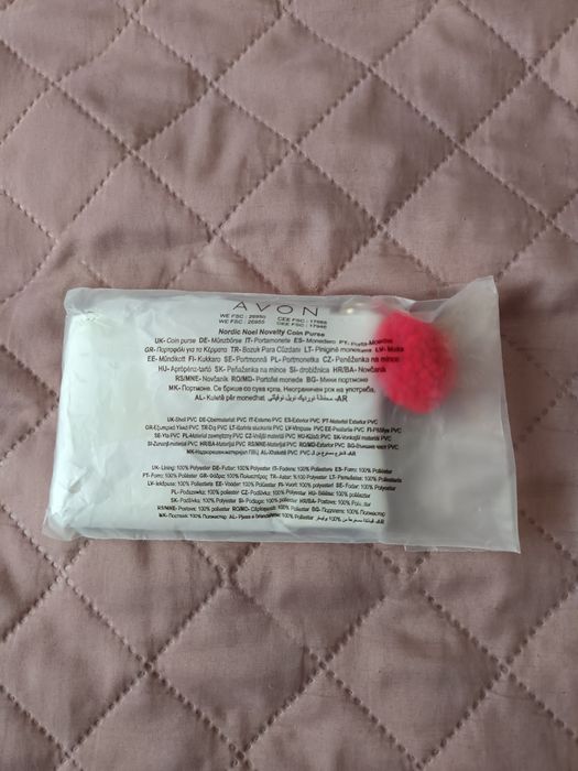 Świąteczna portmonetka Avon 8cmx12cm z pomponem