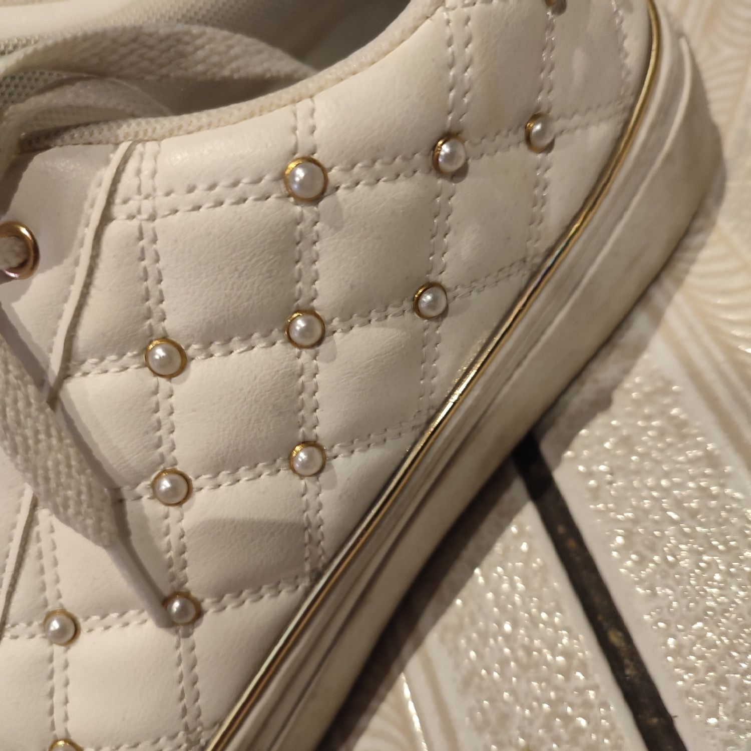 Adidasy białe Primark z cekinami