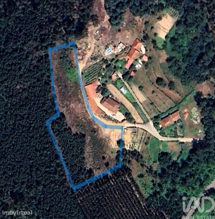 Terreno em Santa Cruz da Trapa e São Cristóvão de Lafões de 4900,00 m2