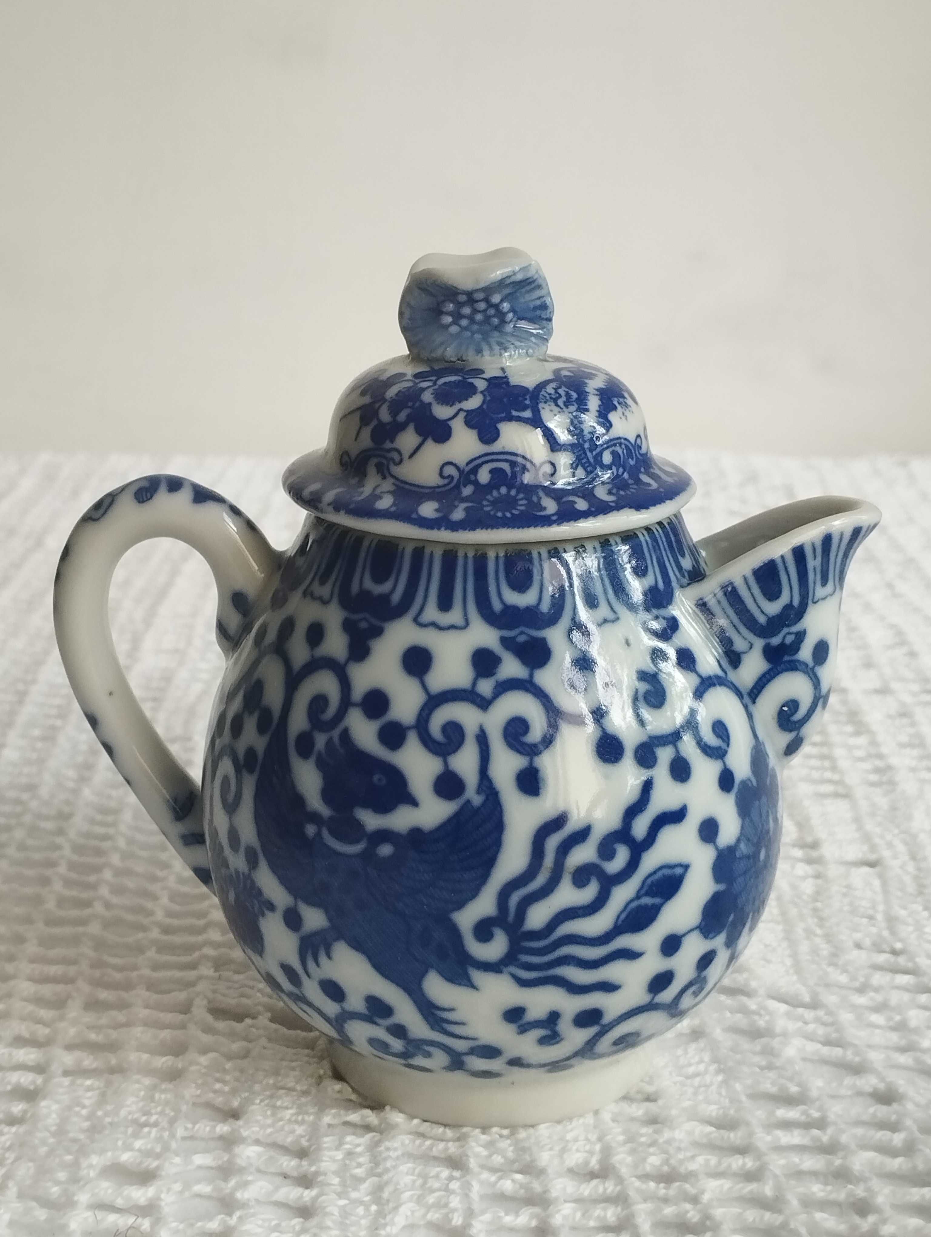 Japońska porcelana mleczniki i dzbanuszek.