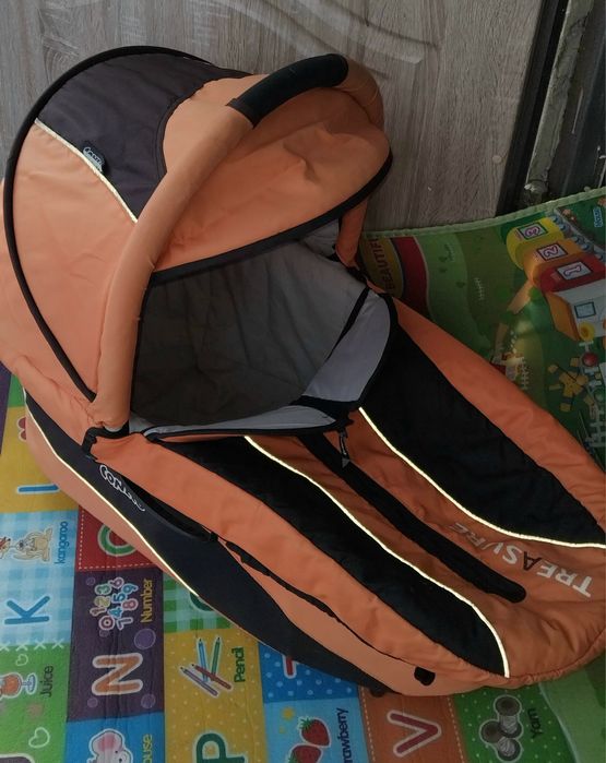 Продам люльку-переноску в машину для новорожденного.