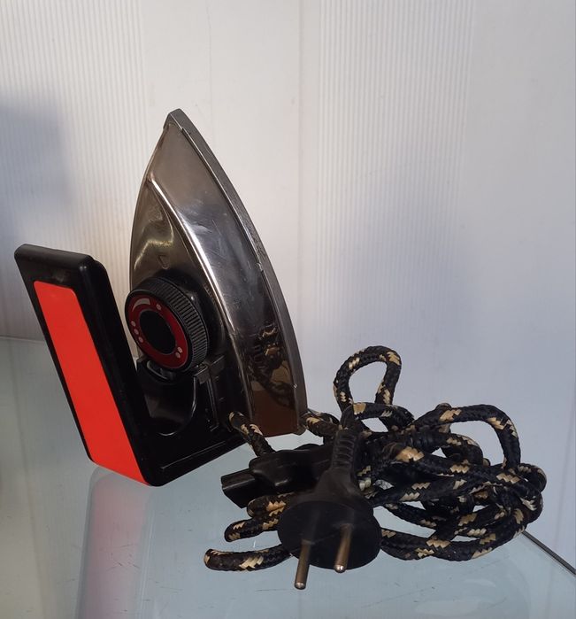 Дорожный компактныц утюг