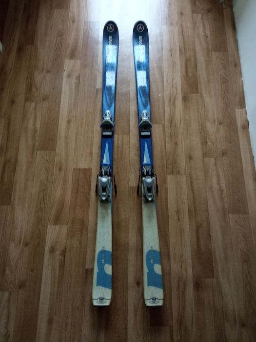 Narty taliowane All Mountain DYNASTAR 162 cm z wiązaniami