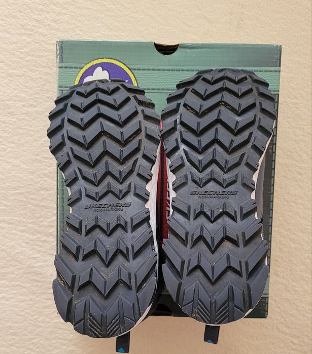 Деми ботинки, кроссовки Skechers