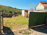 Casa de arrumos em pedra com terreno em Figueiró dos Vinhos