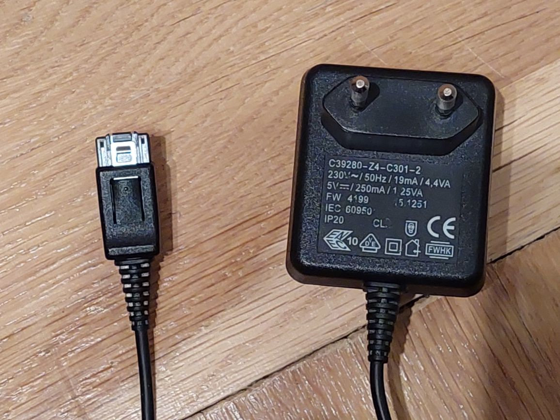 Зарядное устройство c39280 и Siemens 5V
