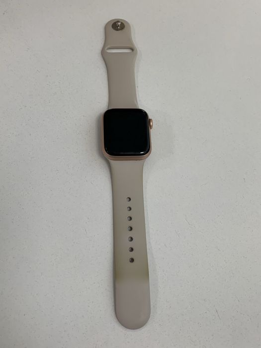 Apple Watch SE (1st Gen) 40 mm Rose Gold Aluminium & Ceramic Case б/у