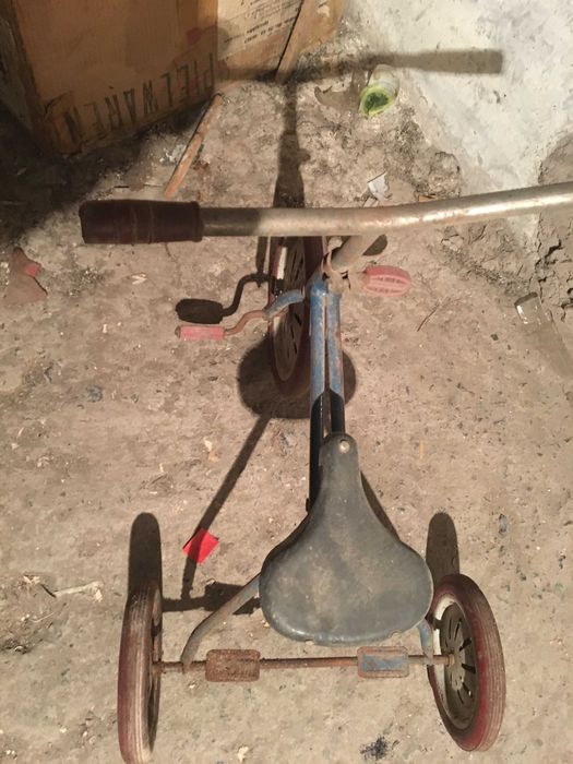 Игрушки  СССР железные  и  " дубовые "