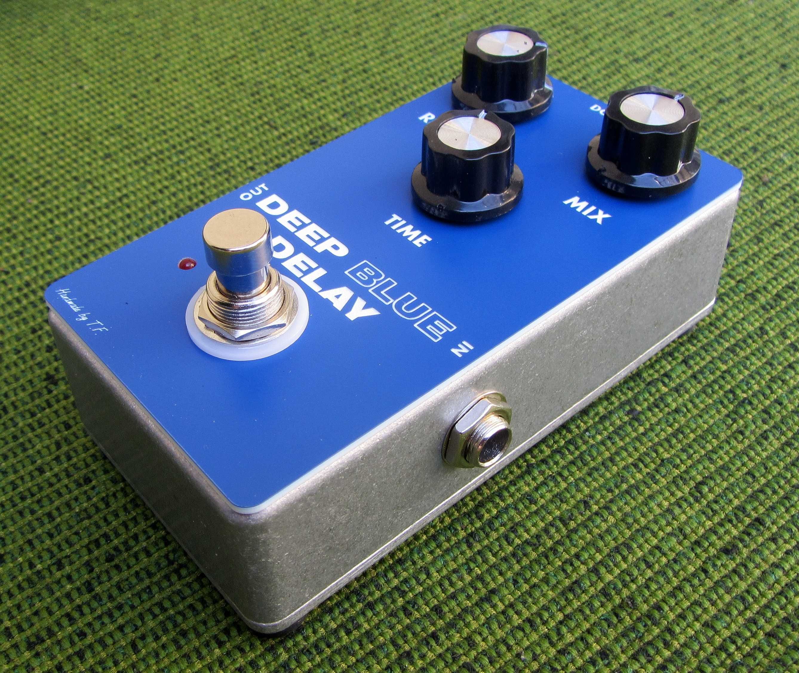 Efekt gitarowy Deep Blue Delay ( klon )