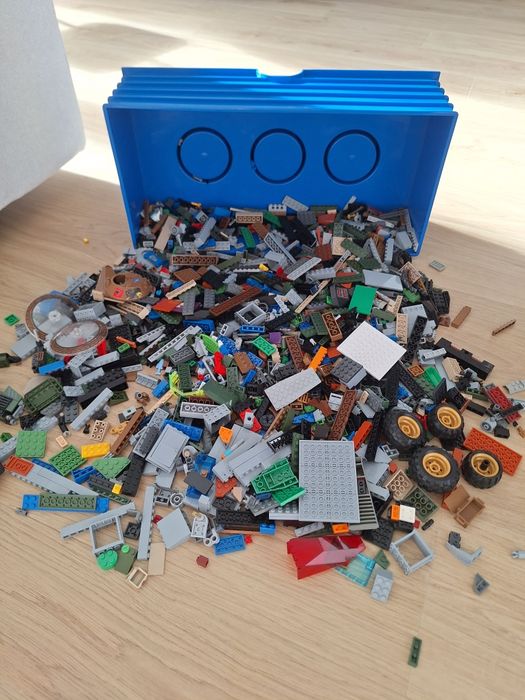 Klocki lego z pojemnikiem