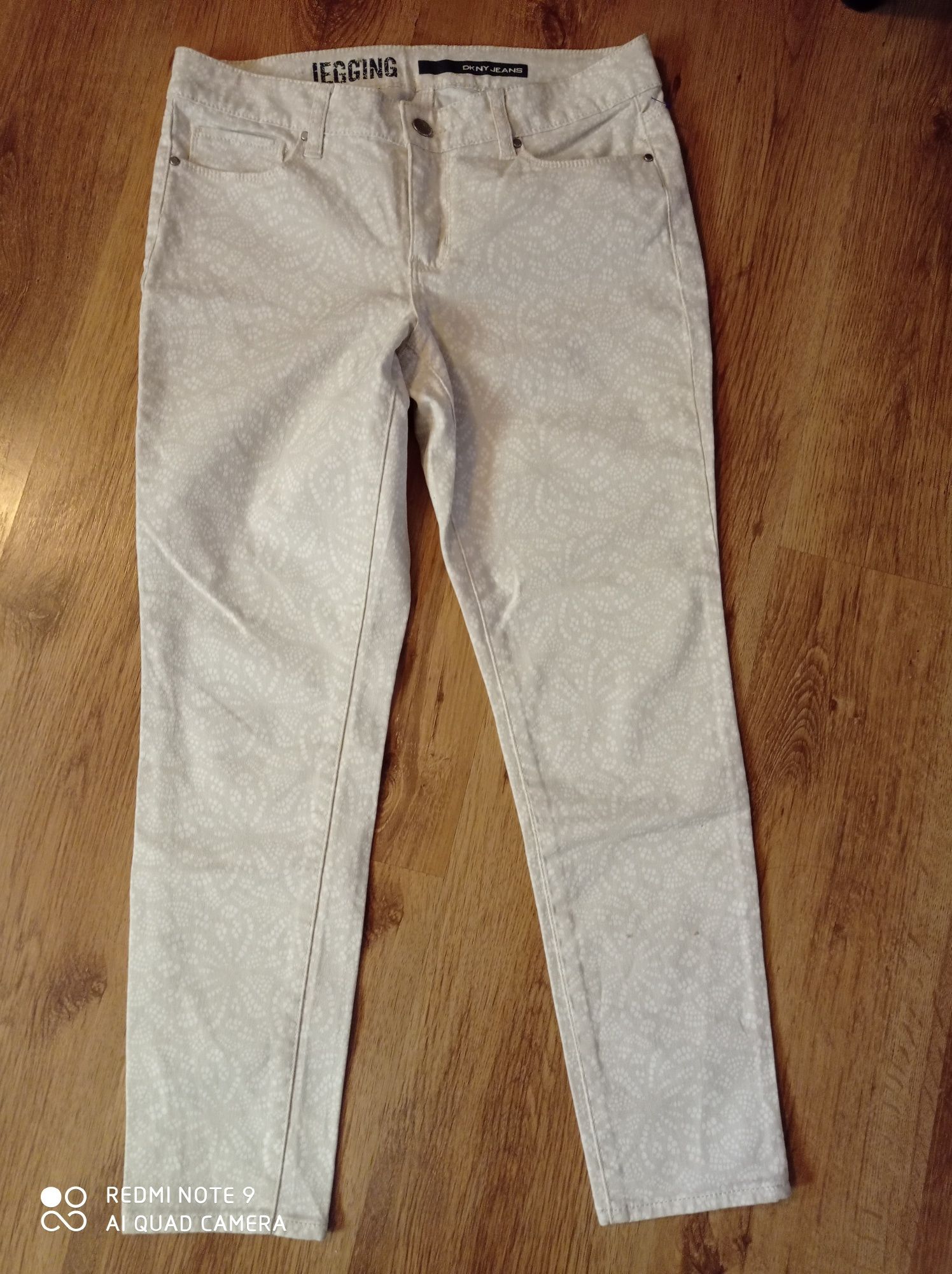 DKNY Jeans Spodnie damskie M pas 81 cm bezowe wzorki z USA stretch