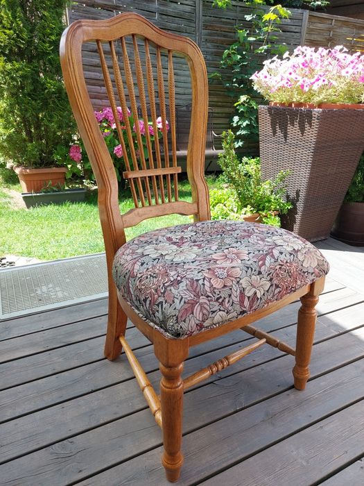 Komplet mebli drewnianych, stół rozkładany i  6 krzeseł