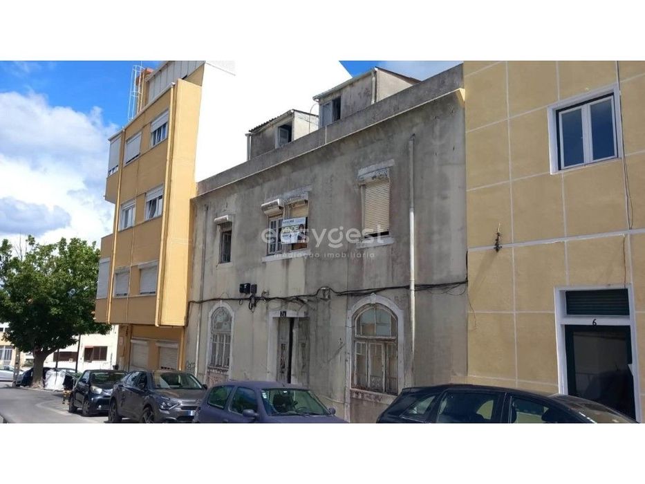 Excelente Edifício Localizado na Zona Histórica de Almada