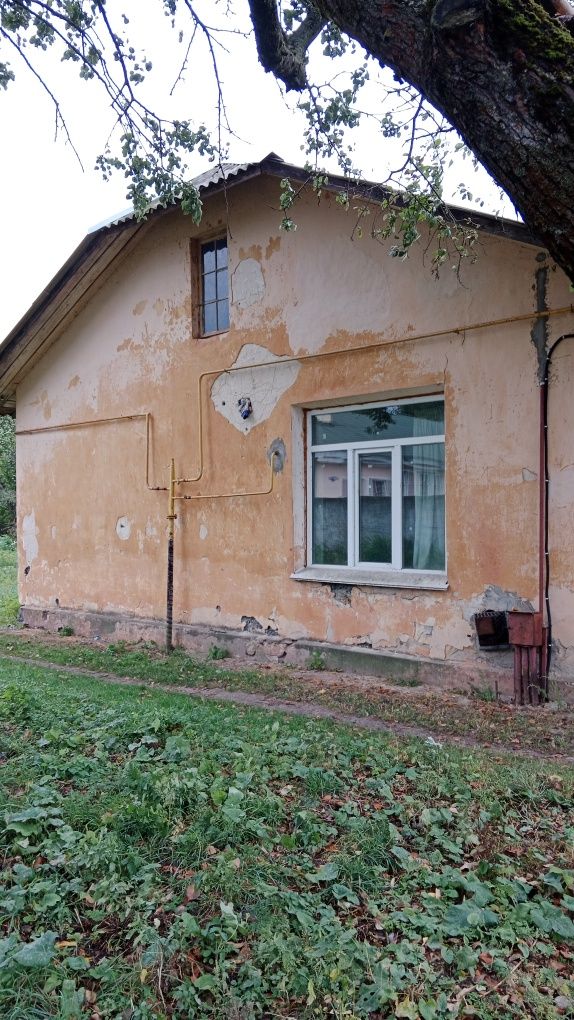 Дом без євро ремонту часть дома.