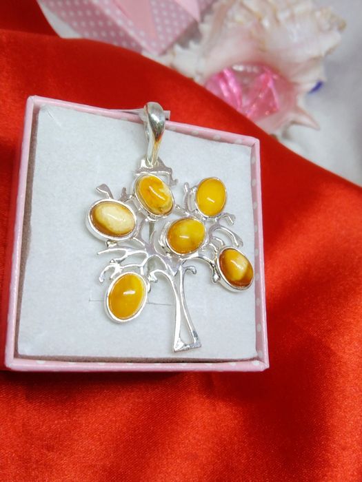 Piękny srebrny wisiorek z bursztynem  Drzewo, srebro 925