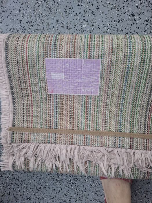 Dywanik 160x120  bialy i brudny roz