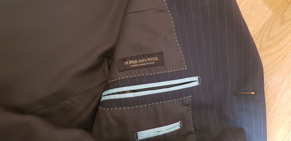 Пиджак Massimo dutti в подарок брюки.