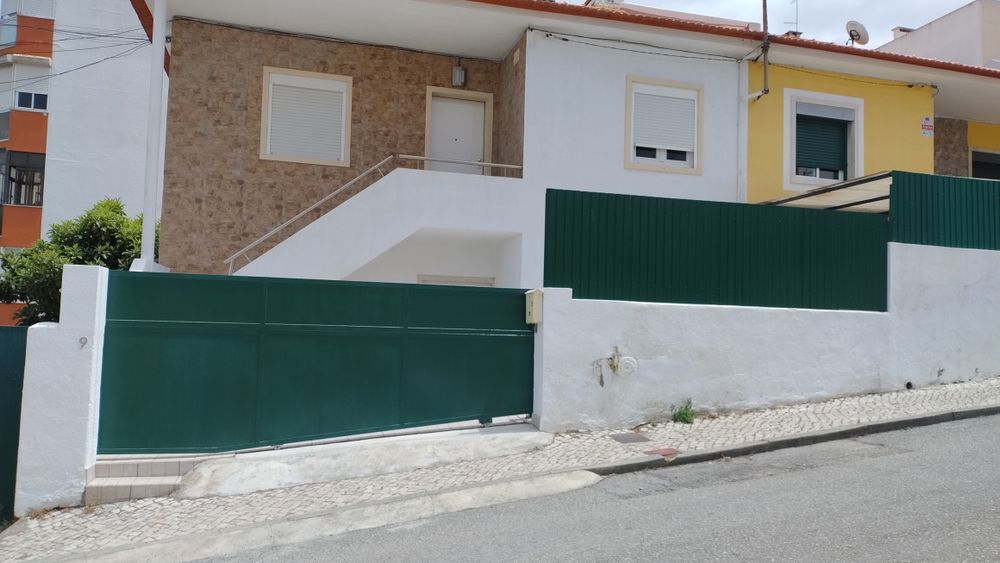 Andar de moradia T3 no centro do Laranjeiro