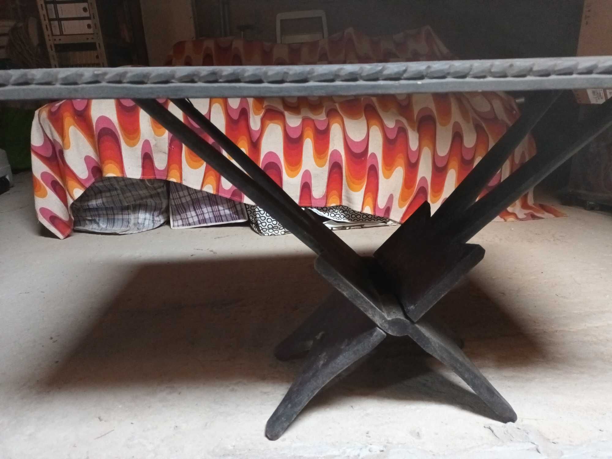 MESA DE SALA Pau Preto Com +  50 Anos