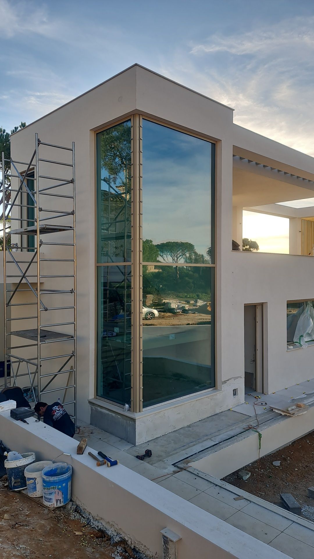 Fornecimento e montagem de janelas pvc e aluminio, vidros estores