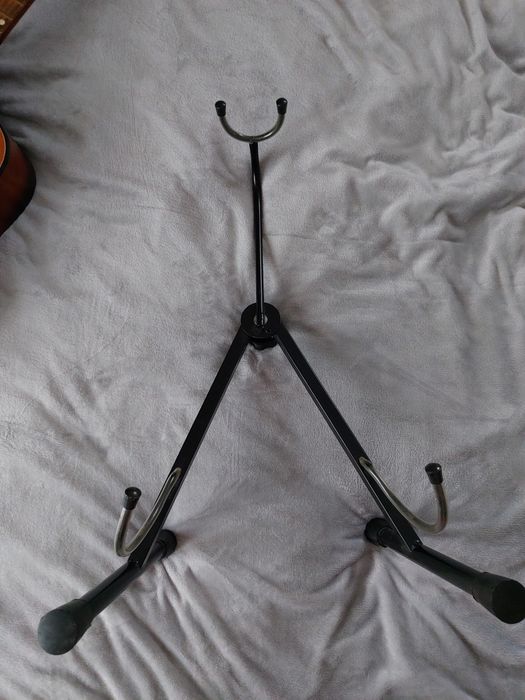 Składany statyw, stojak na gitarę