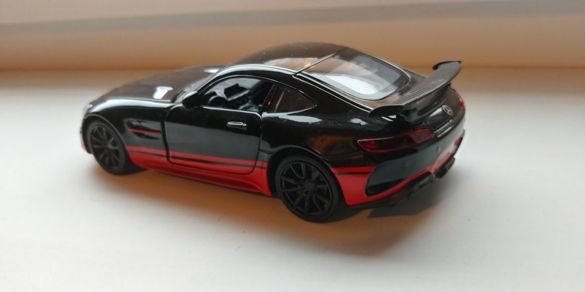 Mercedes GTR model skala 1:32