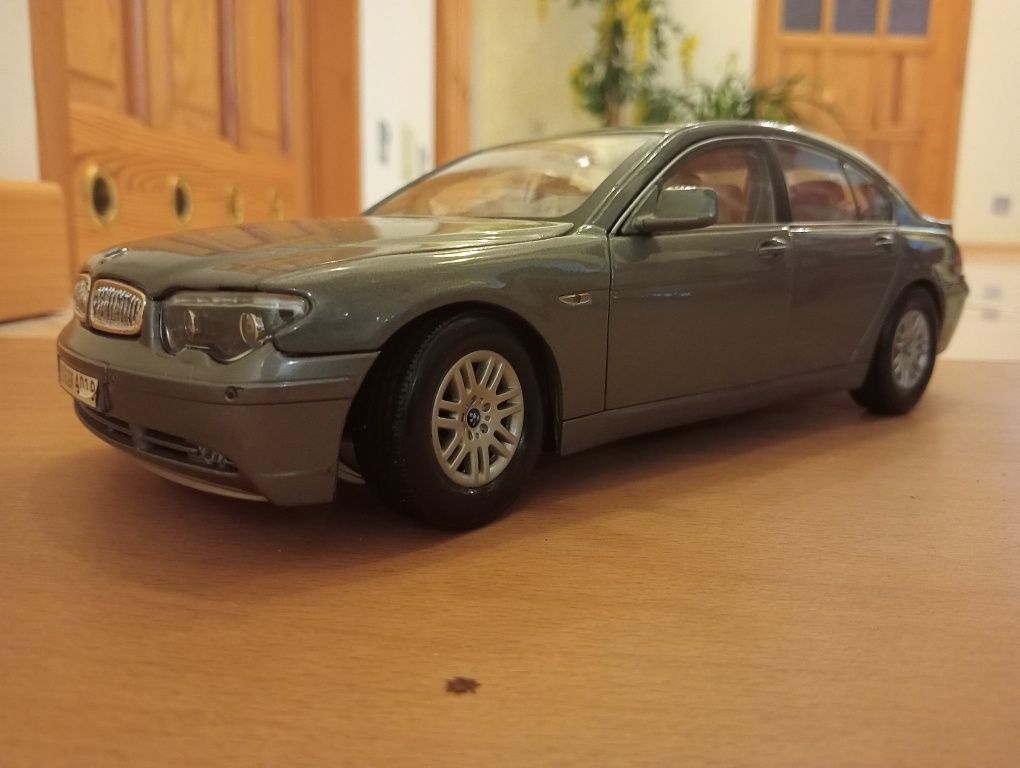 Samochód kolekcjonerskie BMW 745i