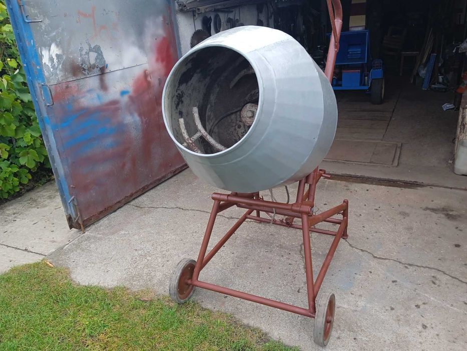 Betoniarka duża 250L