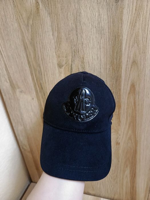 Чорна бейсболка кепка Moncler