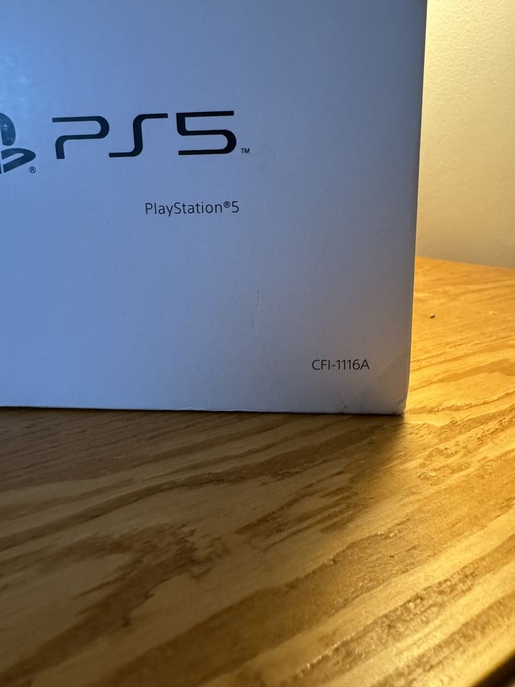 PS5 - Playstation/wersja z czytnikiem płyt + 2 pady
