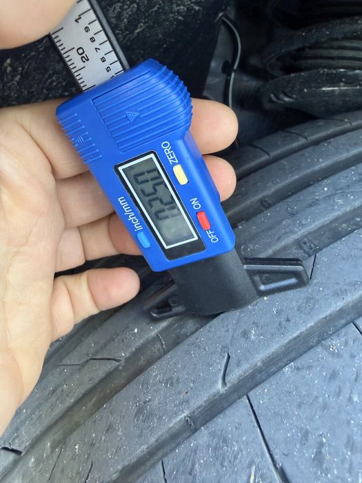 Pneus 235 / 50 / 19 99v Hankook meio uso