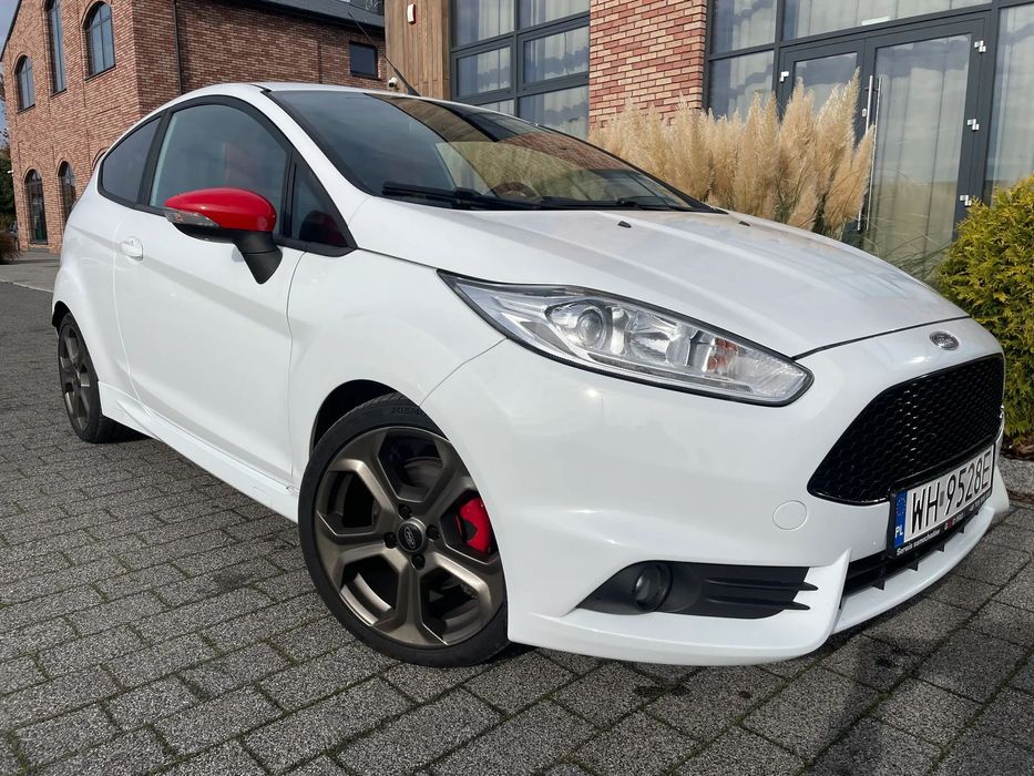 Ford Fiesta ST 1.6 EcoBoost podgrzewane fotele Recaro, nawigacja, czujniki