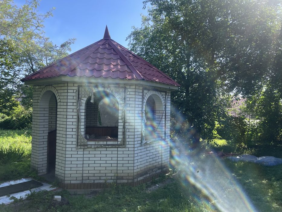 Продаж цегляного будинку, у центрі Хотова