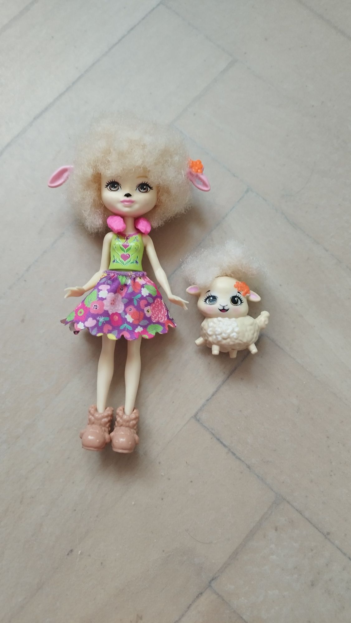lalka Enchantimals z owieczką