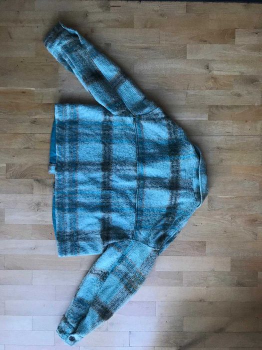 Narzutka w kratę Bershka