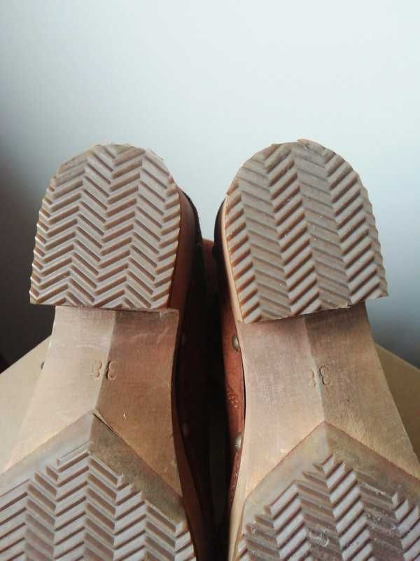 Botas Salto em Madeira