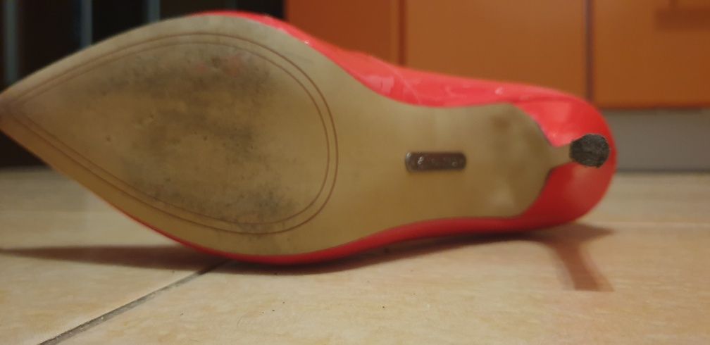 Киев. Продам женские туфли лодочки 38.5 размер