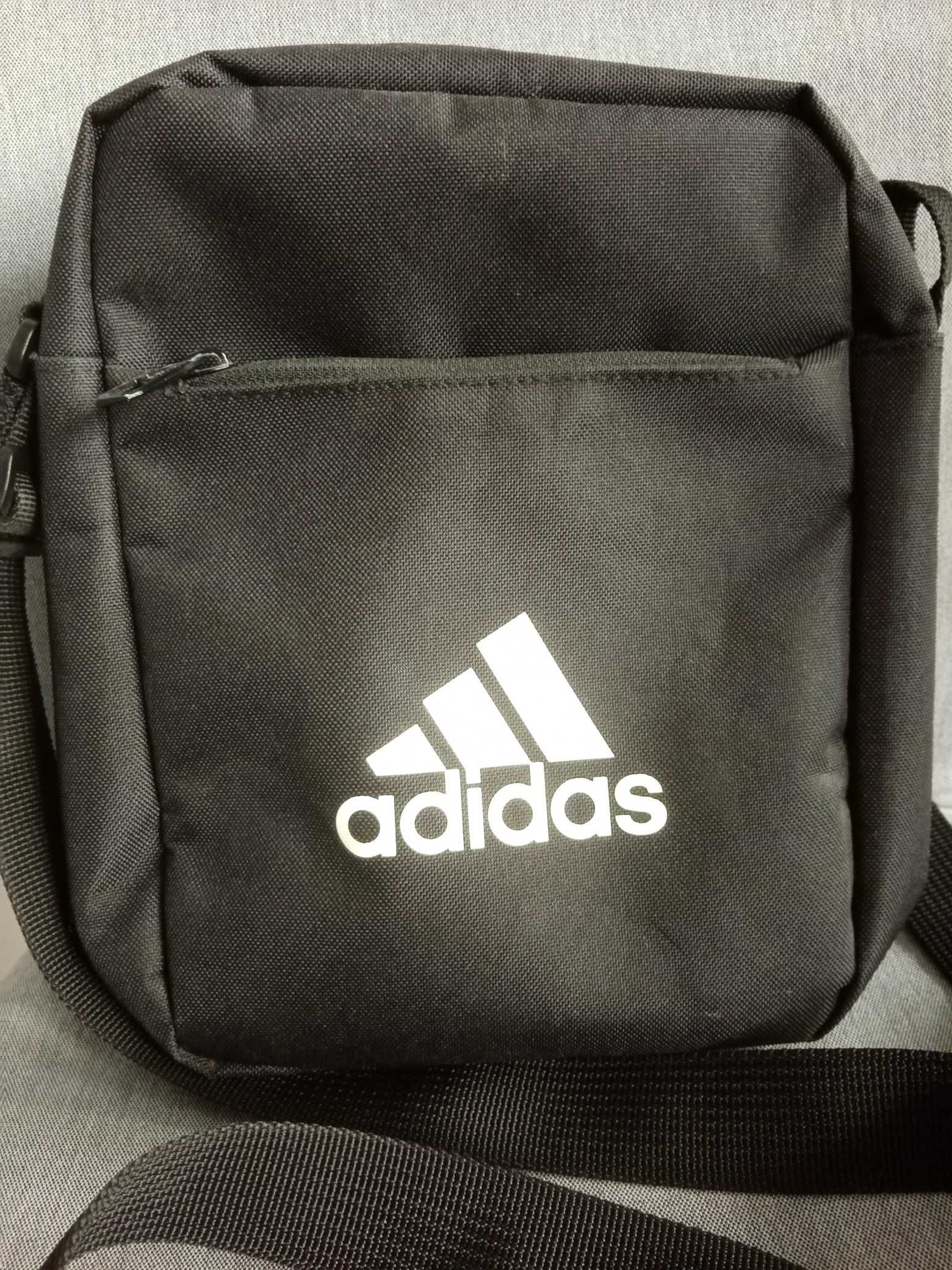 Vendo bolsa da Adidas em Preto