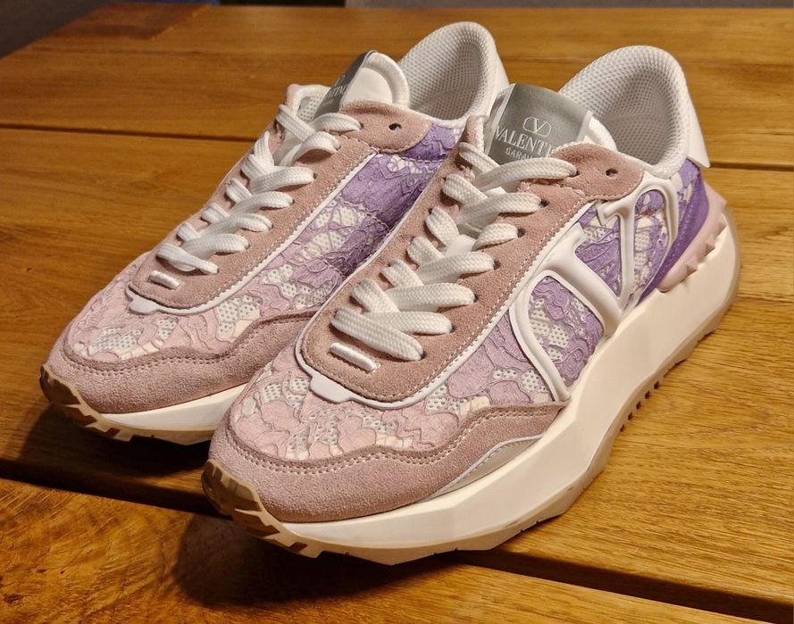 Oryginalne sneakersy Valentino Garavani Lacerunner rozmiar 38, piękne.